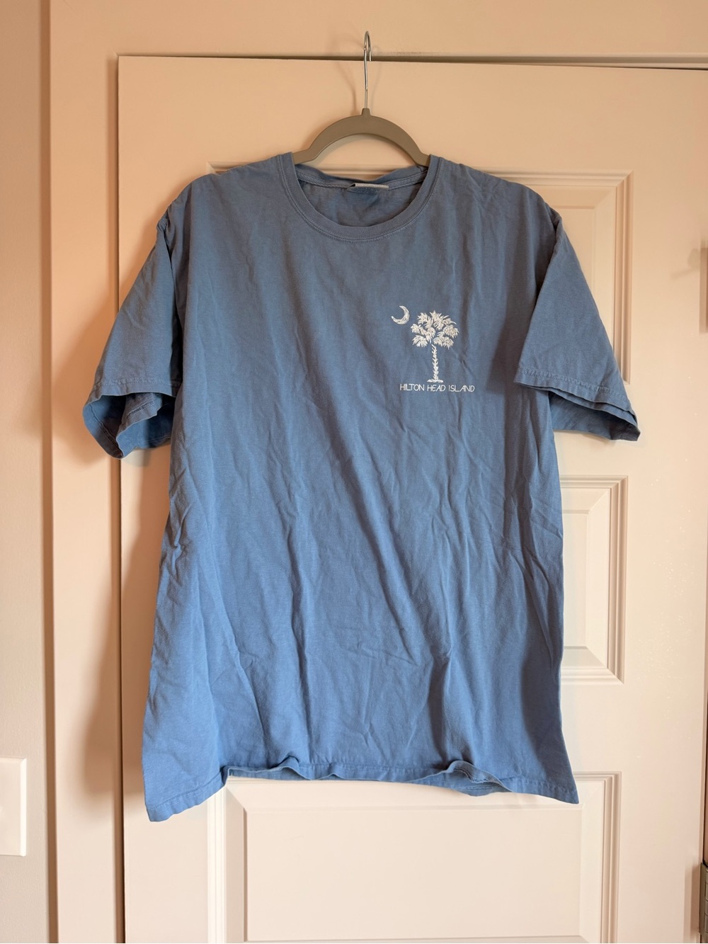 Brand new. Hilton Head Island Blue Palm Short-Sleeve unisex tee. Large